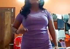 Desi milf loves to show her naked body