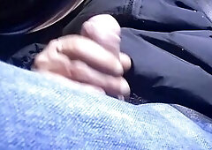 Meneando la verga mientras conduzco