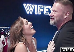 WIFEY Breathtaking Hotwife Amy Lynne Holds Hubby-to-be's Hand As That babe Takes A Biggest BBC