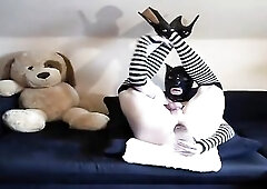 Sissy Kitten in Large glas Plug with metall Gape and BWC
