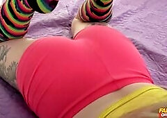 Baby Kxtten is showing her roommate, Pavlos Hard, the nude photos she has been sending to this guy called Jake, who she really wants to fuck. Pavlos e