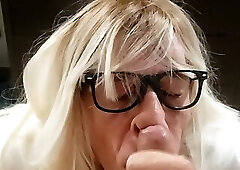 Sandy rides a cock and takes a facial