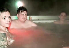 Hawt Jacuzzi Party: three Studs and two Chicks with No Rules