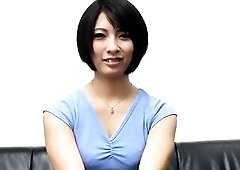 I saw a cute amateur girl on the street. I really want her to show me her pussy right now, but she refuses. So I'm going to hold back for now and