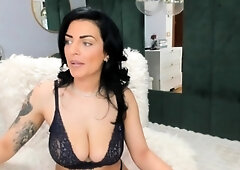 Big boob brunette masturbates on webcam