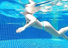 This Blond Made Me Cum in a Public Pool!