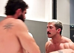 Musculosos, first-timer, ass fucking
