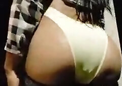 Cdzinha com consolo no cu