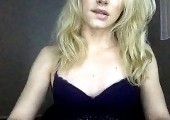 Delightful webcam shemale with a sublime ass pleases herself