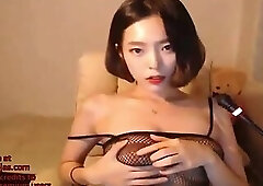 Korean busty camgirl loves to show her body