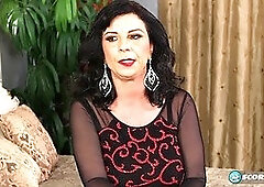 Watch Elektra and her husband Peter run after just one more night in the bush