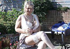 Big Breasted Mature Slut Playing In The Garden - MatureNL