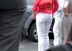 Eye-catching butt by in the street