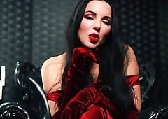 Close up MILF masturbation