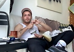 Solo cam session featuring a first-time hot wank with lots of mouth action