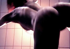 Public porn with vivid Zlata from Underwater Show