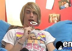 Emo twinks produce a thick load of spunk after rough anal sex