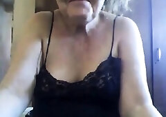 Hot Amateur Granny on Webcam!