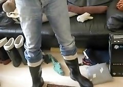 nlboots - sitting on the sofa