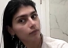 Middle Eastern MILF Mia Khalifa Comes Back to Porn