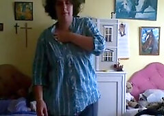 Watch this amateur brunette babe's striptease and masturbation solo show! She's a chubby, ugly girl who loves to put on a show, rubbing her 