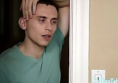 Muscled guys sucking and breeding in taboo threeway for cum