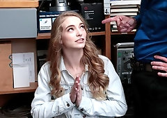 Sweet young blonde Lana Sharapova sensually sucks on the knees