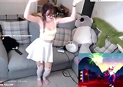 CUTE TWITCH STREAMER ANGEL DANCING TO SHAKIRA (SHYPHOEBE)