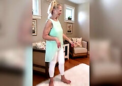 See me in my priceless turquoise top and my constricted white leggings