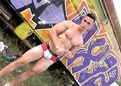 EastBoys - Athletic Flex massage outdoors