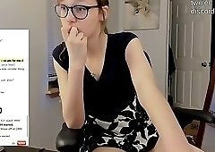 cute teen masturbates (clothes off at 29:00)