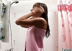 Wicked lass catches knob by her throat and gets drilled after