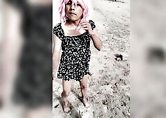 tacones transparentes lindos pies y minivestido esta puta se desnuda en publico muy caliente
