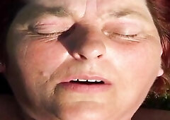 Oma in extase gebumst