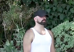 Muscle gay Leo Luckett spitroasted during bareback threeway