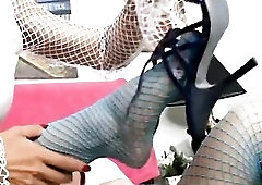 Lesbo Fishnet Nylons Feet Licking! May-Lin lick the feet of Lanna.