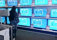 Walking in mediamark with high heel shoes louboutin and blue jeans