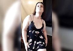 This babe ends up shooting hotty juice at the camera