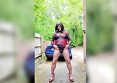 Amateur Crossdresser kellycd2022 peeing my pants and stroking outdoors