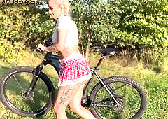 SOLO SCREW OUTDOOR ! LOVE MYSELF IN DIRNDL