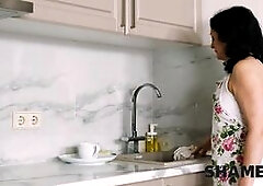 Muscled guy finds sex toy and fucks its mature owner on the bed