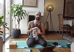 Dancing bear, yoga, famosos