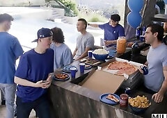 MILFY Ramrod-hungry curvy bitch goddess Kianna gets blowbanged