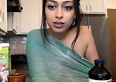Amateur webcam babe showing her sexual goods
