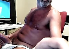 Silver fox gives that seasoned cock a nice stroke