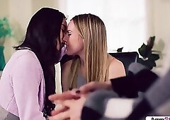 Shrink n asian babe anal finger her wife