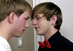 Gay twinks Colby and JR banging bareback