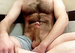 Str8 the unshaved daddy nutting in his douche