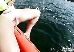 pees str8 from the boat