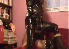 Roxina2005RubberCouplePlay150105XXXL.MPG